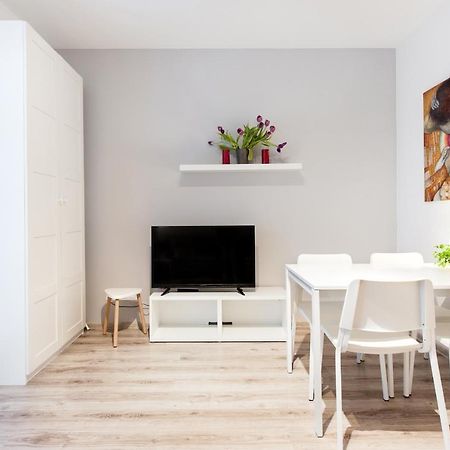 Super Apart Dywizjonu 303 175/8 Apartment Warsaw Phòng bức ảnh