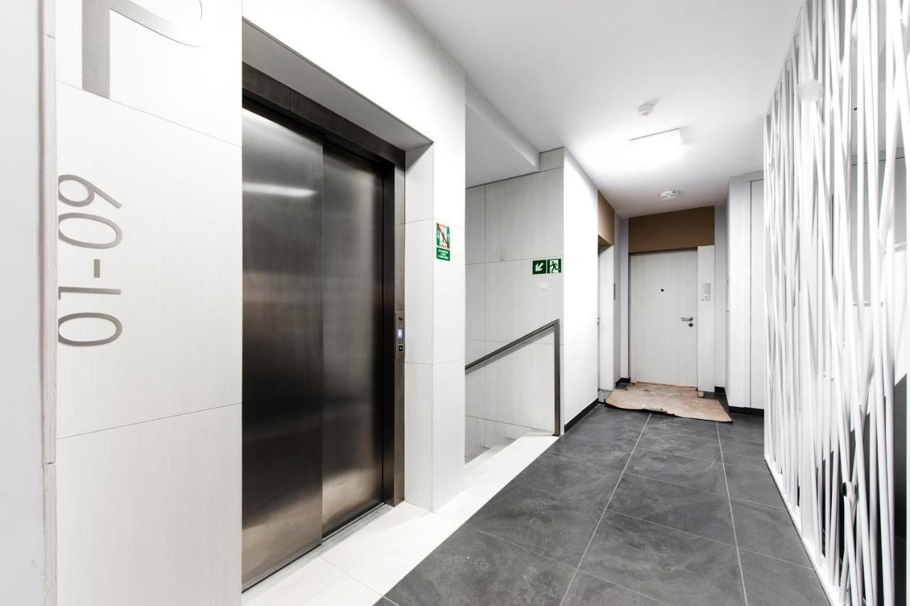 Super Apart Dywizjonu 303 175/8 Apartment Warsaw Phòng bức ảnh