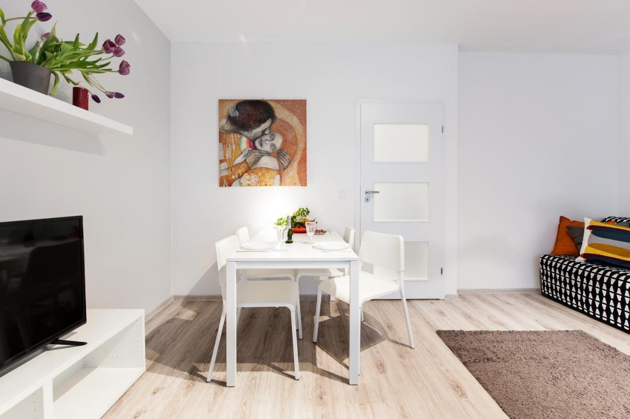 Super Apart Dywizjonu 303 175/8 Apartment Warsaw Phòng bức ảnh