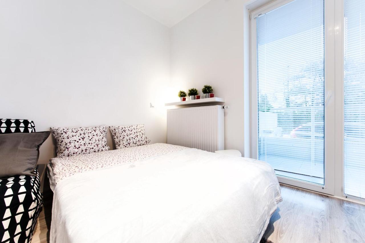 Super Apart Dywizjonu 303 175/8 Apartment Warsaw Phòng bức ảnh