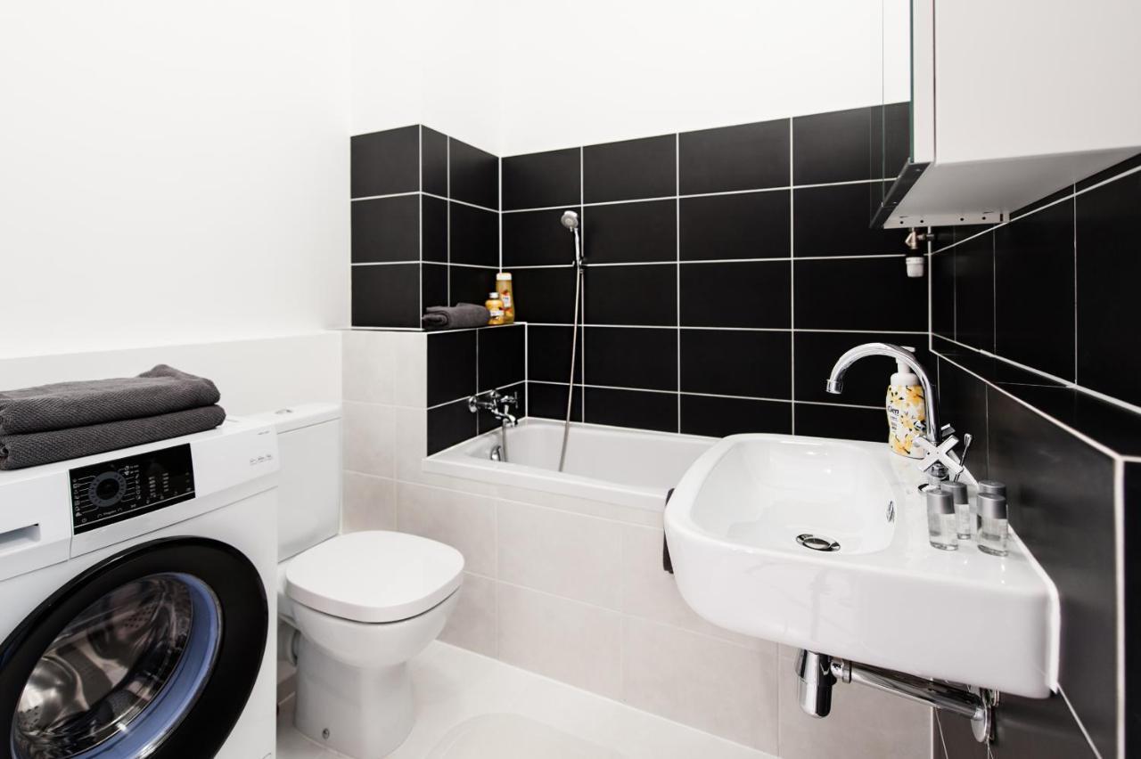Super Apart Dywizjonu 303 175/8 Apartment Warsaw Phòng bức ảnh