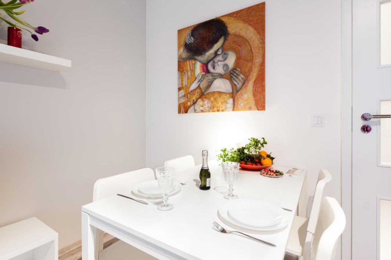 Super Apart Dywizjonu 303 175/8 Apartment Warsaw Phòng bức ảnh