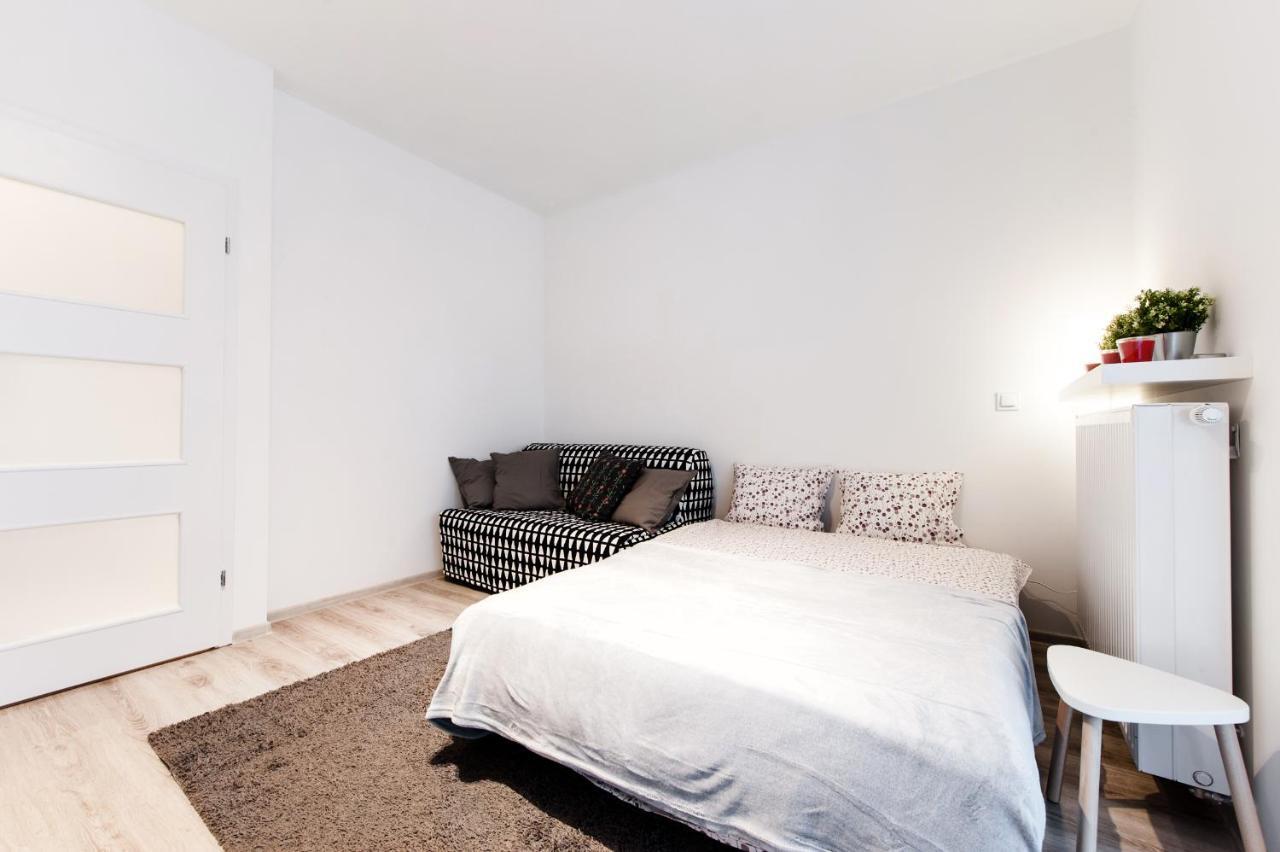 Super Apart Dywizjonu 303 175/8 Apartment Warsaw Phòng bức ảnh